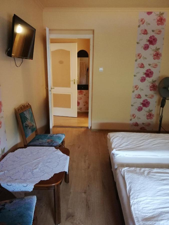 Hotel István Vendégház Eger Esterno foto
