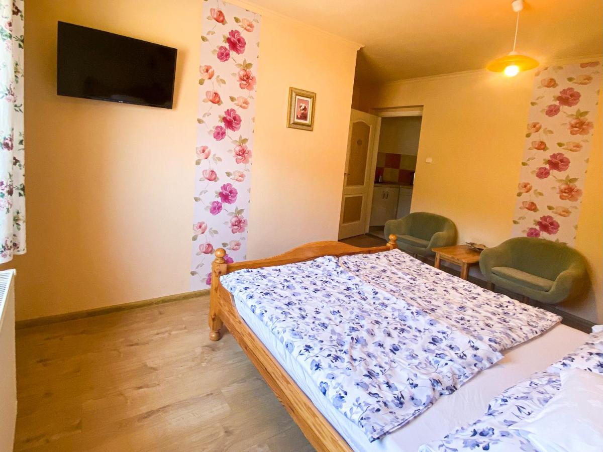 Hotel István Vendégház Eger Esterno foto