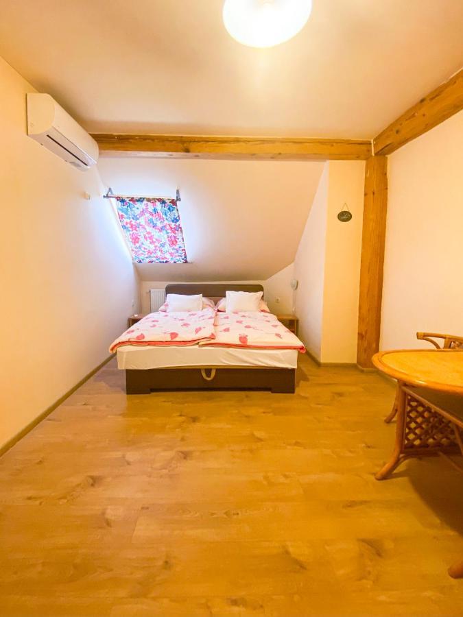 Hotel István Vendégház Eger Esterno foto