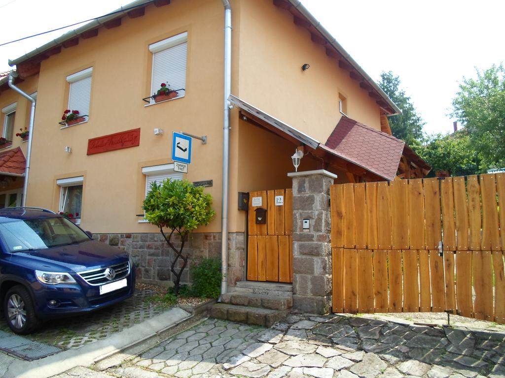 Hotel István Vendégház Eger Esterno foto