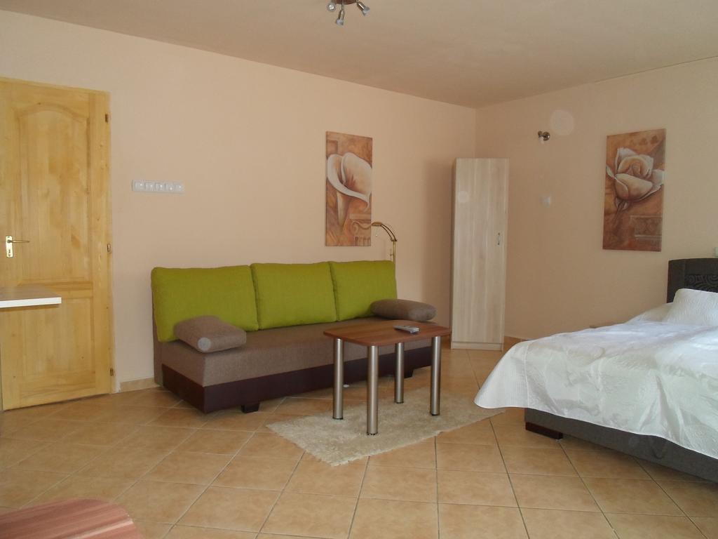 Hotel István Vendégház Eger Esterno foto